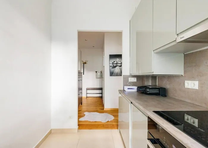Near Metro - Netflix - Free Wifi Apartman